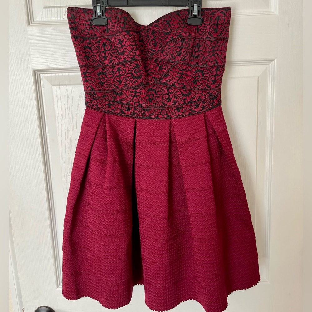 Elegant Burgundy Strapless Dress